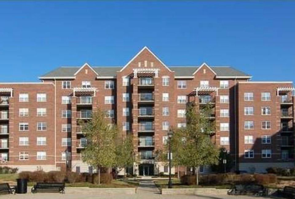 1st image of 440 W Mahogany Ct Unit 303