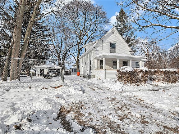 3rd image of 718 Center St