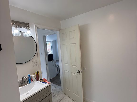 3rd image of 795 S Main St APT 4