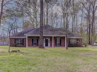 109 Pebble Beach Dr, Vicksburg, MS 39183