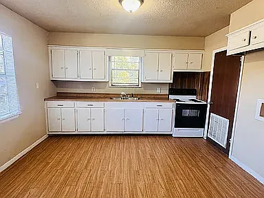 4024 Howard St #B — Photo 2
