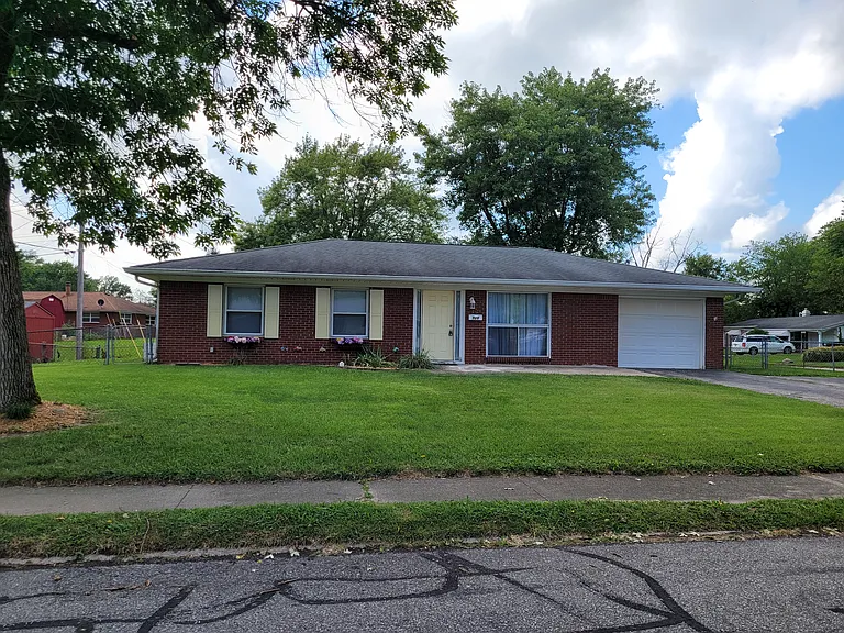 920 Princeton Dr — Photo 1