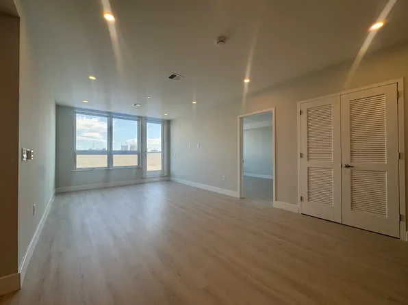 12 Brooks Street image 2 of 10