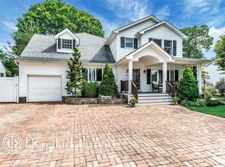 1547 Stevens Ave, Merrick, NY 11566