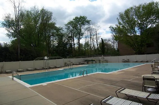 2438 Glengyle Dr — Photo 21