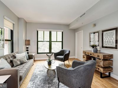 910 M St NW APT 204, Washington, DC, 20001