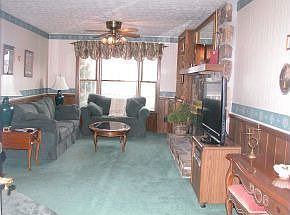 5th image of 820 Lizabeth Dr