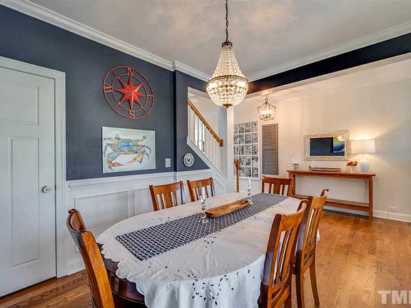 4th image of 100 Edgegrove Ln