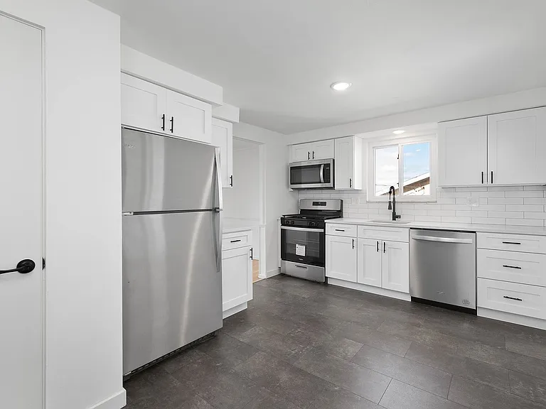 743 Elm Dr — Photo 18