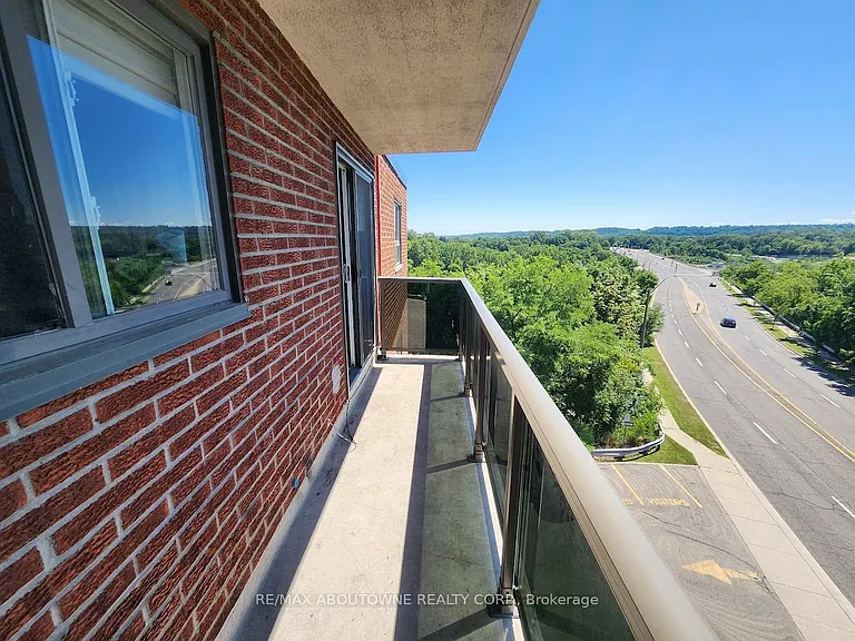 2373 King St E #51 — Photo 16