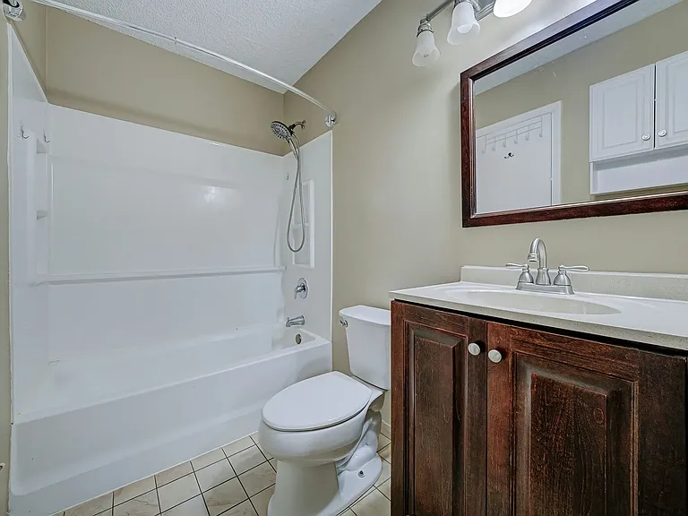 96 Versailles Ct — Photo 23