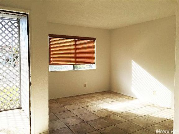 2nd image of 2516 Meadow Dr
