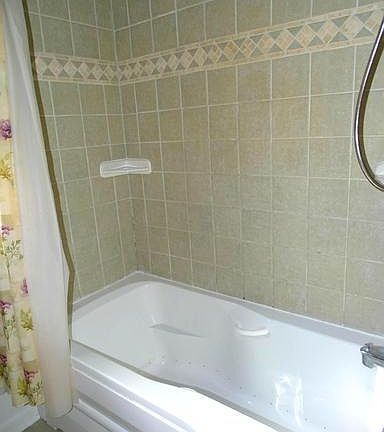 5th image of 102 Gilmore St
