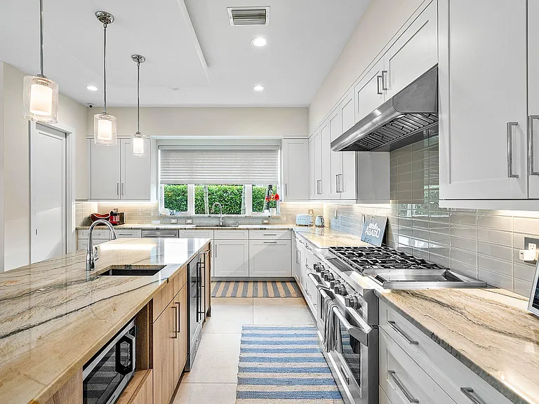 217 Gulfstream Blvd — Photo 10