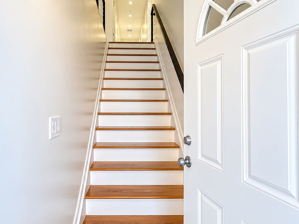 1st image of 117 3rd St #2