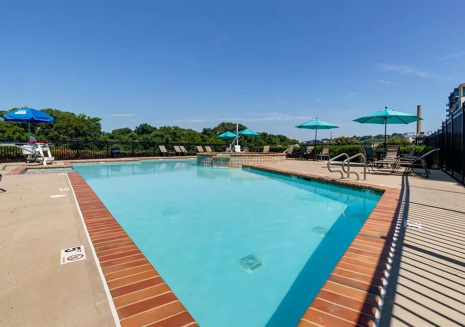 East 51 At Rocketts Landing — Photo 4
