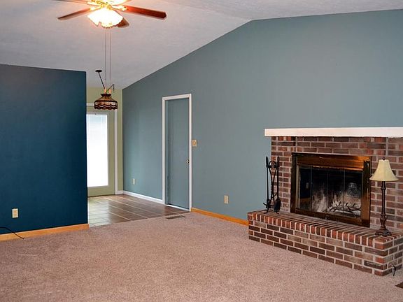 3rd image of 3670 Pleasant Lake Dr