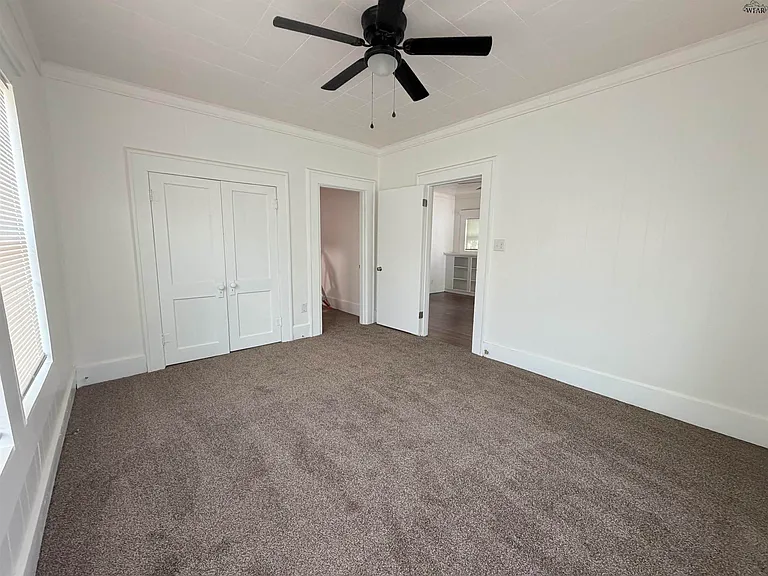 2115 Avenue F — Photo 8