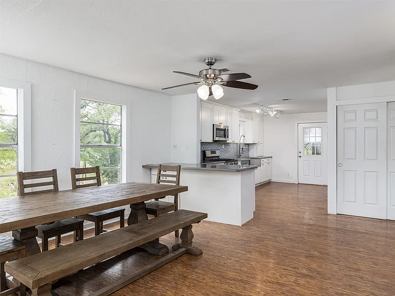 2591 Spring Valley Dr — Photo 6