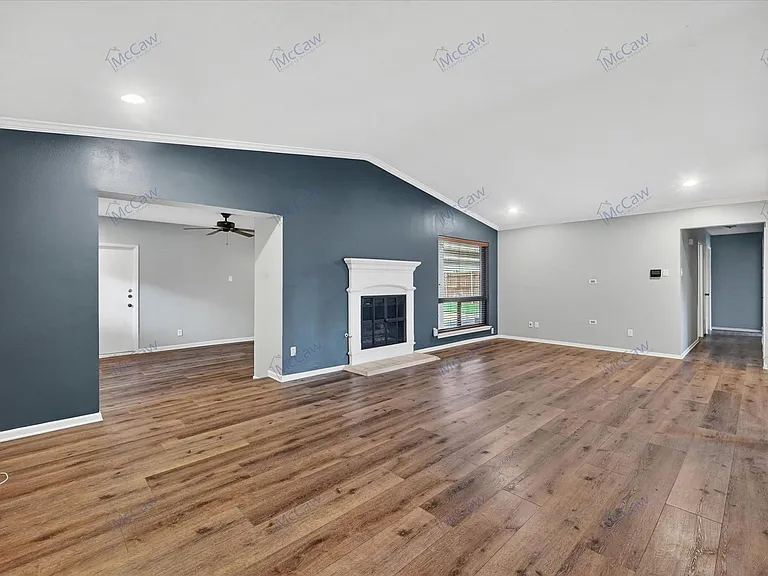 3827 Clubway Ln — Photo 4