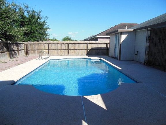 4th image of 610 Baily Dr