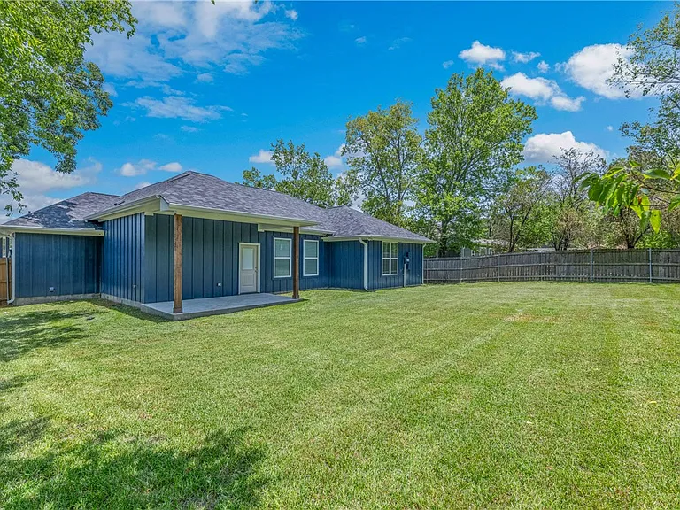 1220 Neal Pickett Dr — Photo 25