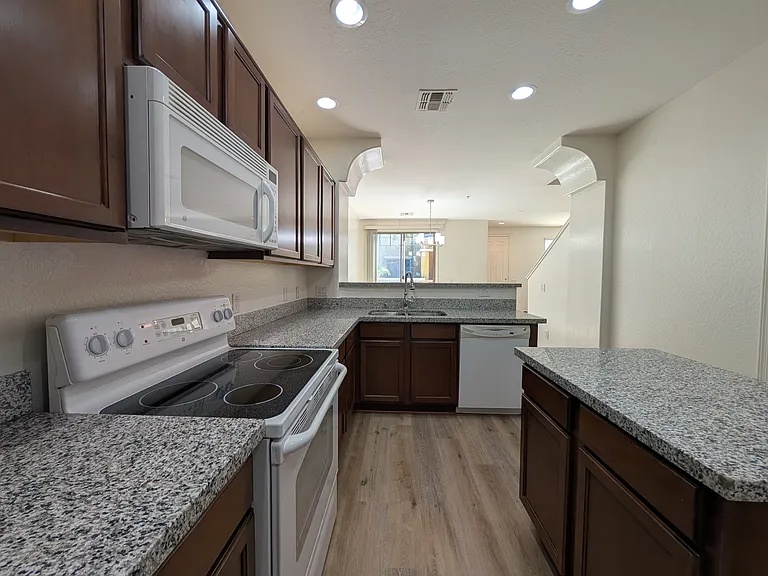 15240 N 142nd Ave #1091 — Photo 3
