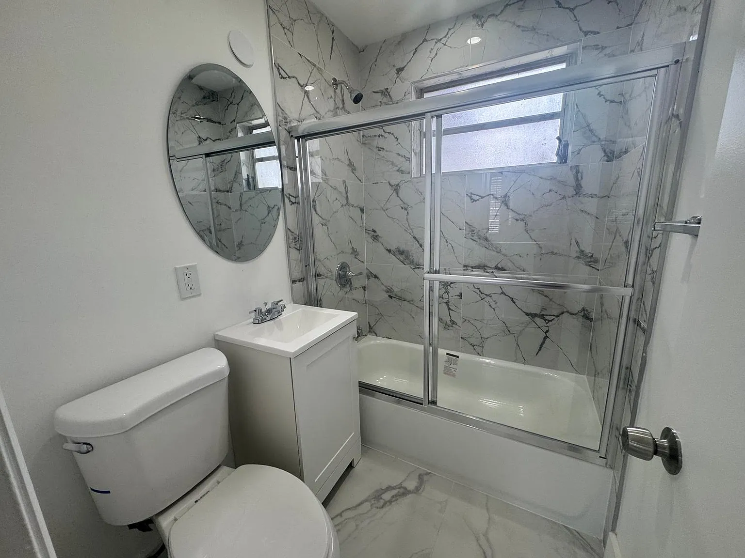 4550 SW 36 St - 1 — Photo 2