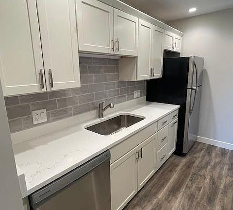3rd image of 5835 Tiffany Ct