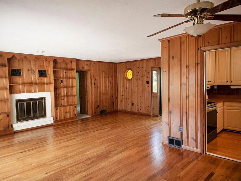 120 Laurel Rd — Photo 5