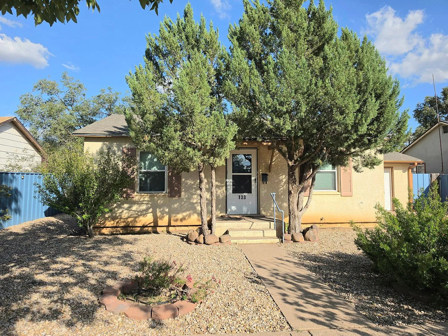 Cute 2 Bed 1 Bath — Photo 1