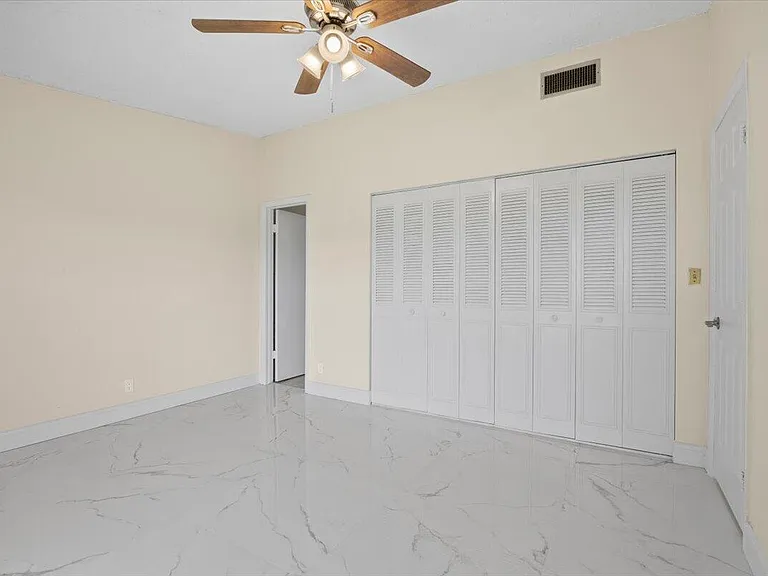 5540 Lakewood Cir S #F — Photo 23