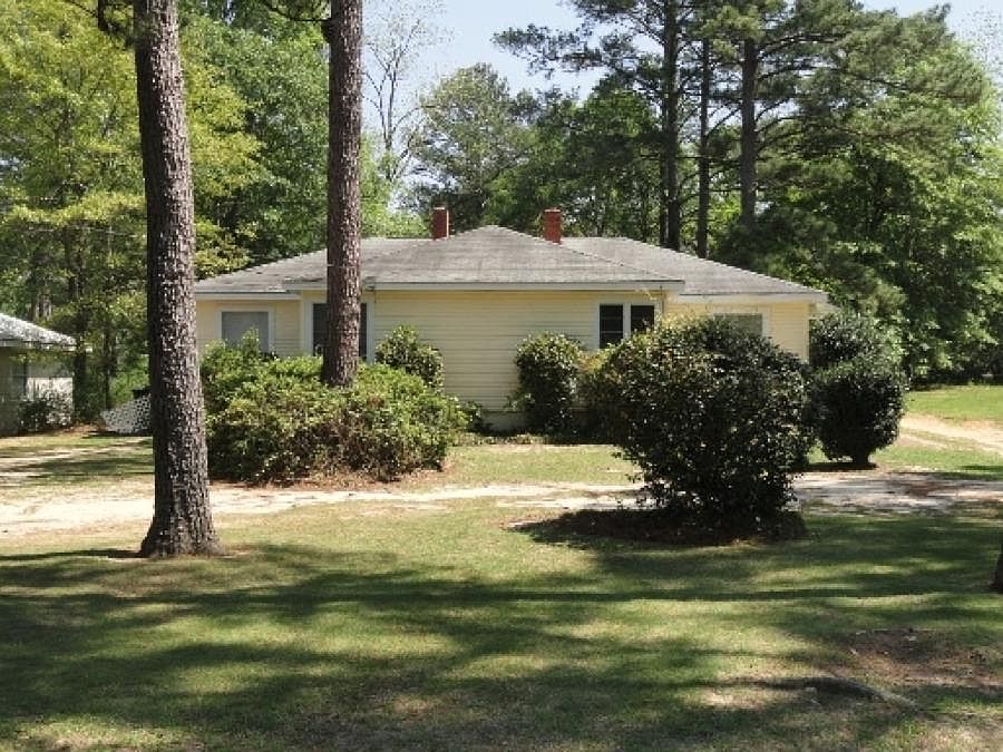 1st image of 915 Woodland Dr