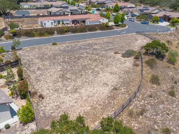 384 Falcon Crest Dr, Lompoc, CA 93436