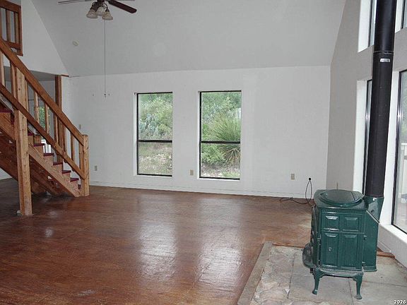 3rd image of 620 County Road 242