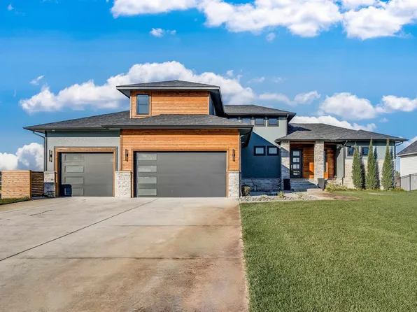 2307 N Paradise Cir, Wichita, KS 67205