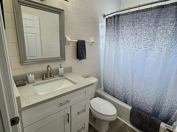 5th image of 2202 W Mistletoe Ave #2202