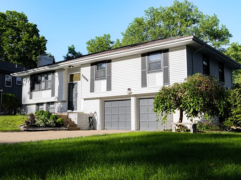 12809 Manchester Ave — Photo 3