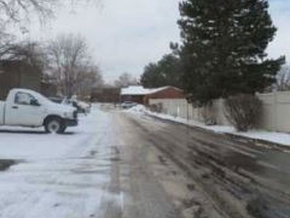 Exterior Neighborhood (street photo)