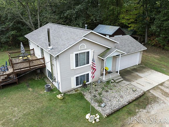 3rd image of 7010 Grosvenor St NE
