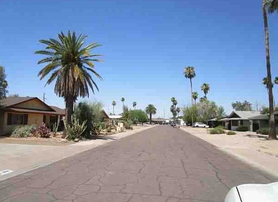 Exterior Neighborhood (street photo)