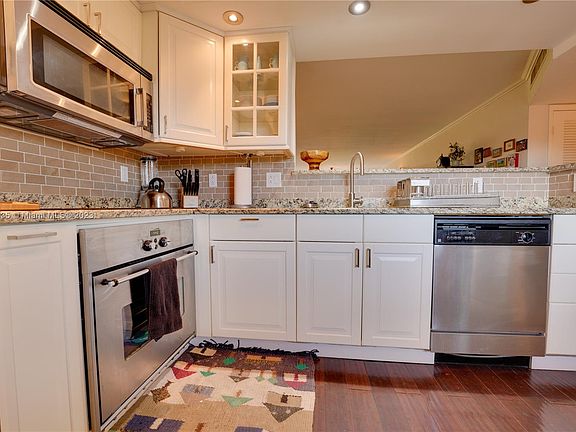 5th image of 1301 NE 191st St #F418