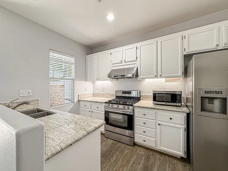 1838 Amberleaf Ln — Photo 8