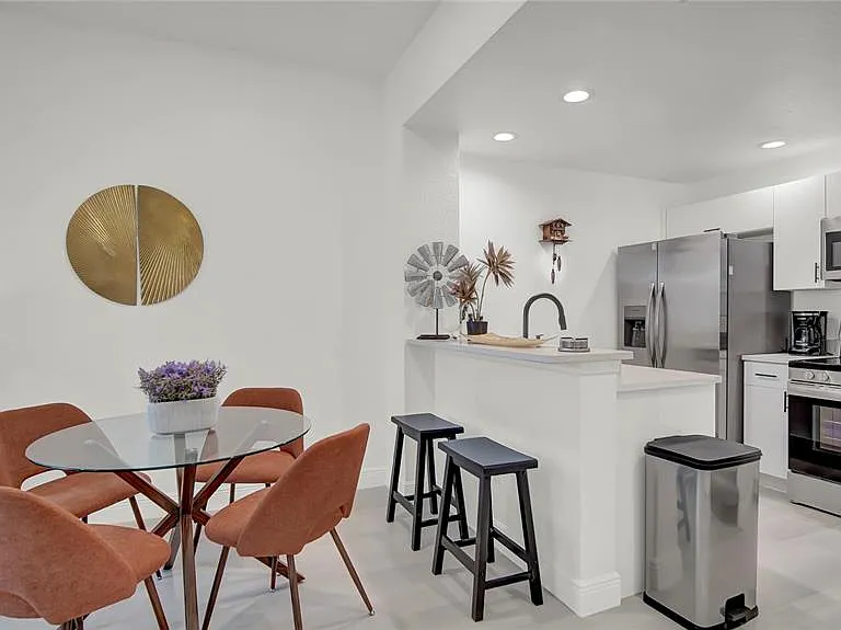 4009 Venetian Bay Dr #103 — Photo 4