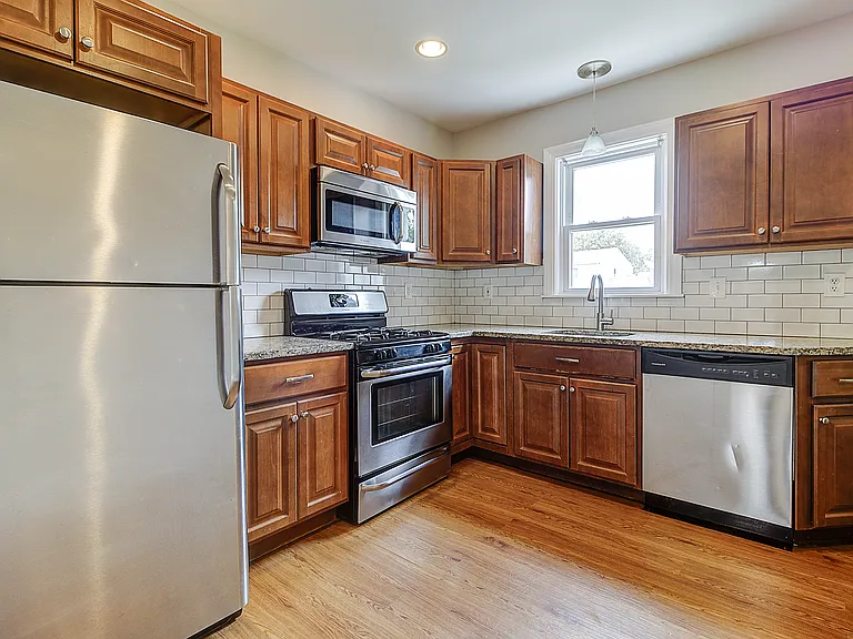 614 River Ave — Photo 4
