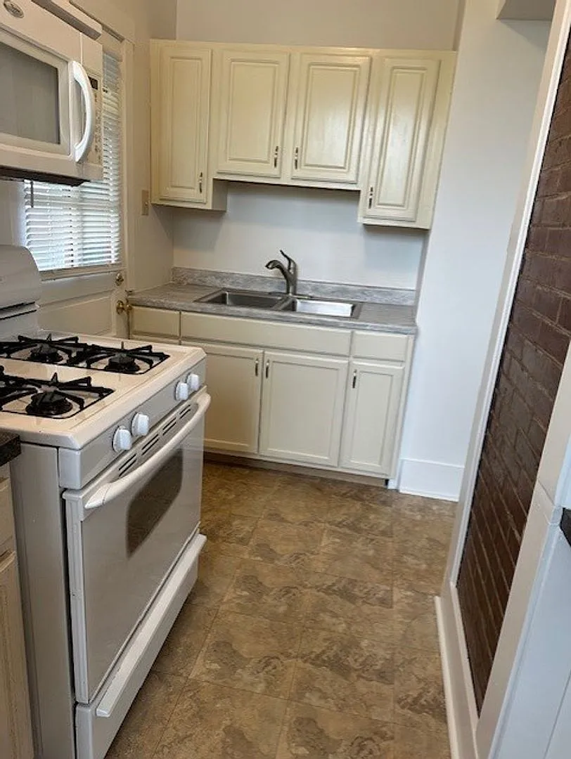 Discover A Well-Maintained 1st Floor 1-Bedroom, 1-Bathroom Apartment For Rent in Harrisburg, PA, ... — Photo 4