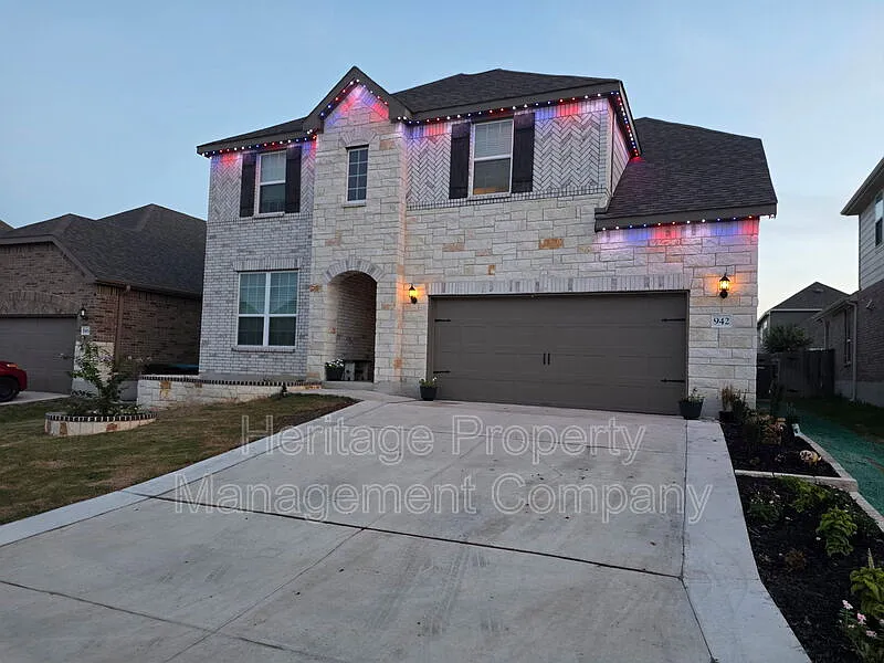 4 bed, 2.5 bath, 3214 sqft, $2,950 — Photo 4
