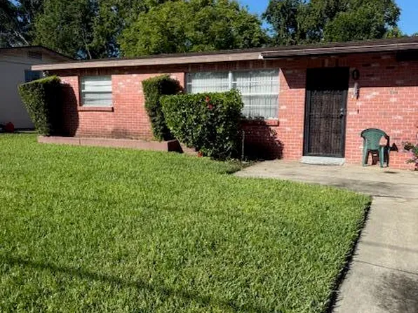 744 Essex Rd, Daytona Beach, FL 32114