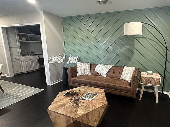 5th image of 6006 Shadyside Ln