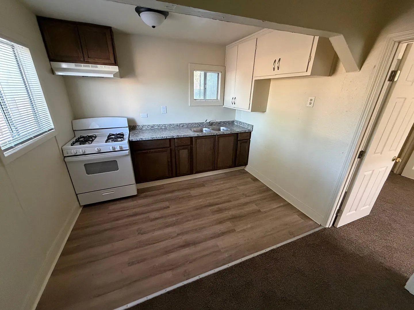 2405o — Photo 4